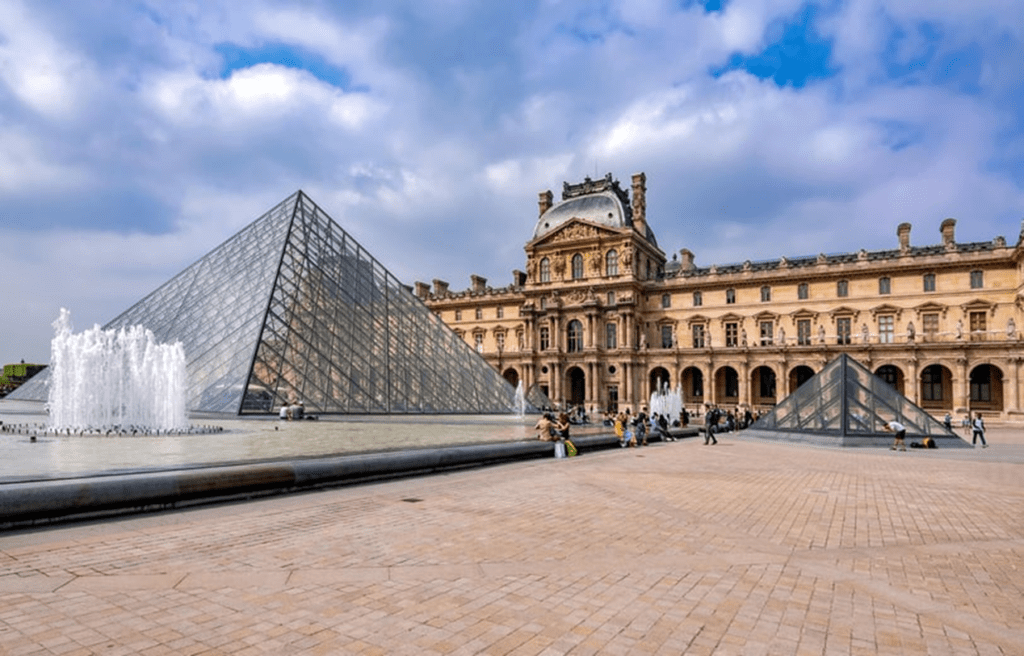 Louvre Museum Famous Place Paris